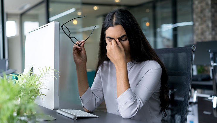 Stress im Job trifft Junge häufiger