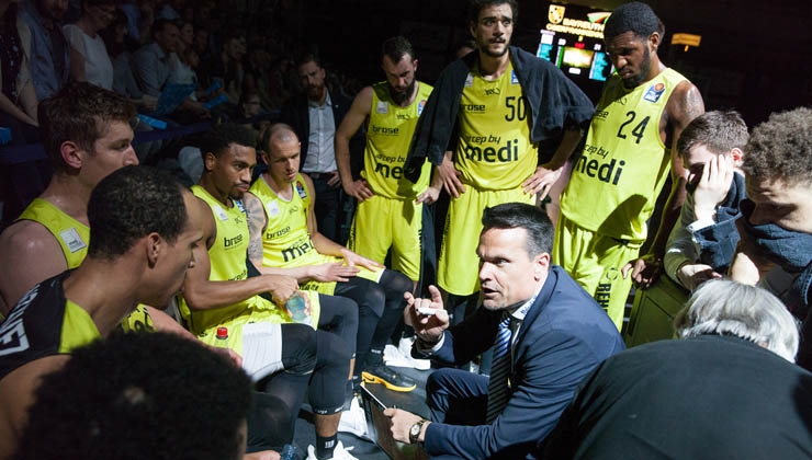 medi Bayreuth -- Für Raoul Korner (Mitte), Head Coach des Basketball-Bundesligisten medi bayreuth, steht das Team an erster Stelle