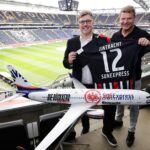 Eintracht Frankfurt -- Axel Hellmann (Mitglied des Vorstands von Eintracht Frankfurt) und Jens Bischof (Geschäftsführer SunExpress)