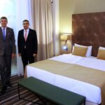 Leonardo Hotels Central Europe (beide Bilder) -- Auch sie suchen stetig Auszubildende: Ingo Domaschke (ClusterGeneral Manager Frankfurt) und Oded Zizovy, General Manager des neuen Leonardo Offenbach Frankfurt