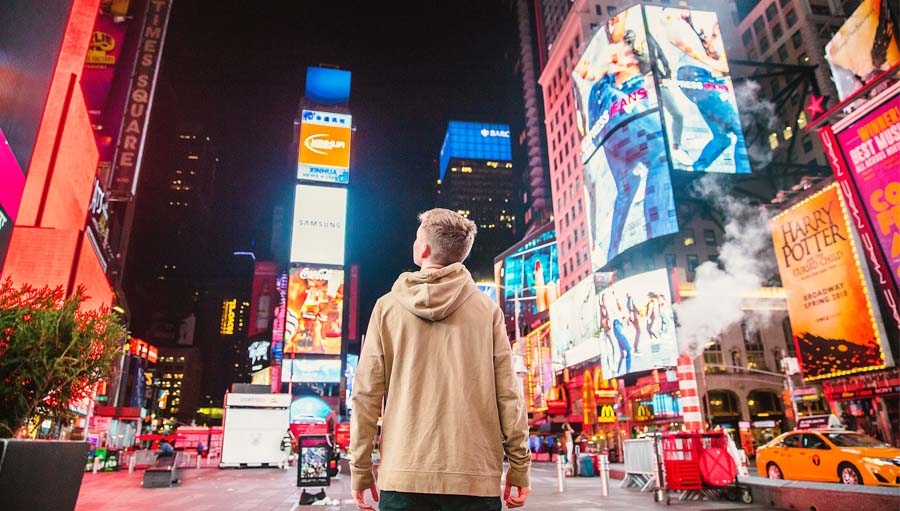 Joshua Earle auf Unsplash